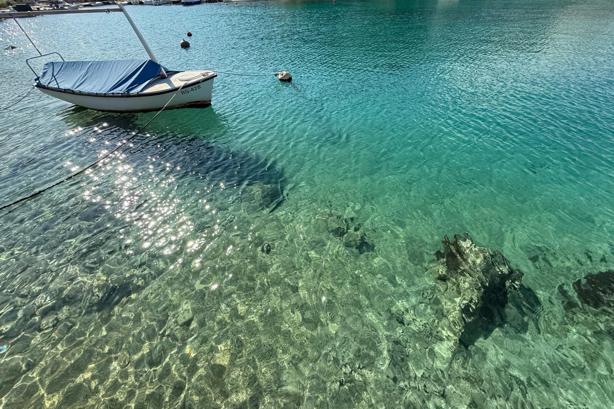 Casa con appartamenti unica in prima fila sul mare
