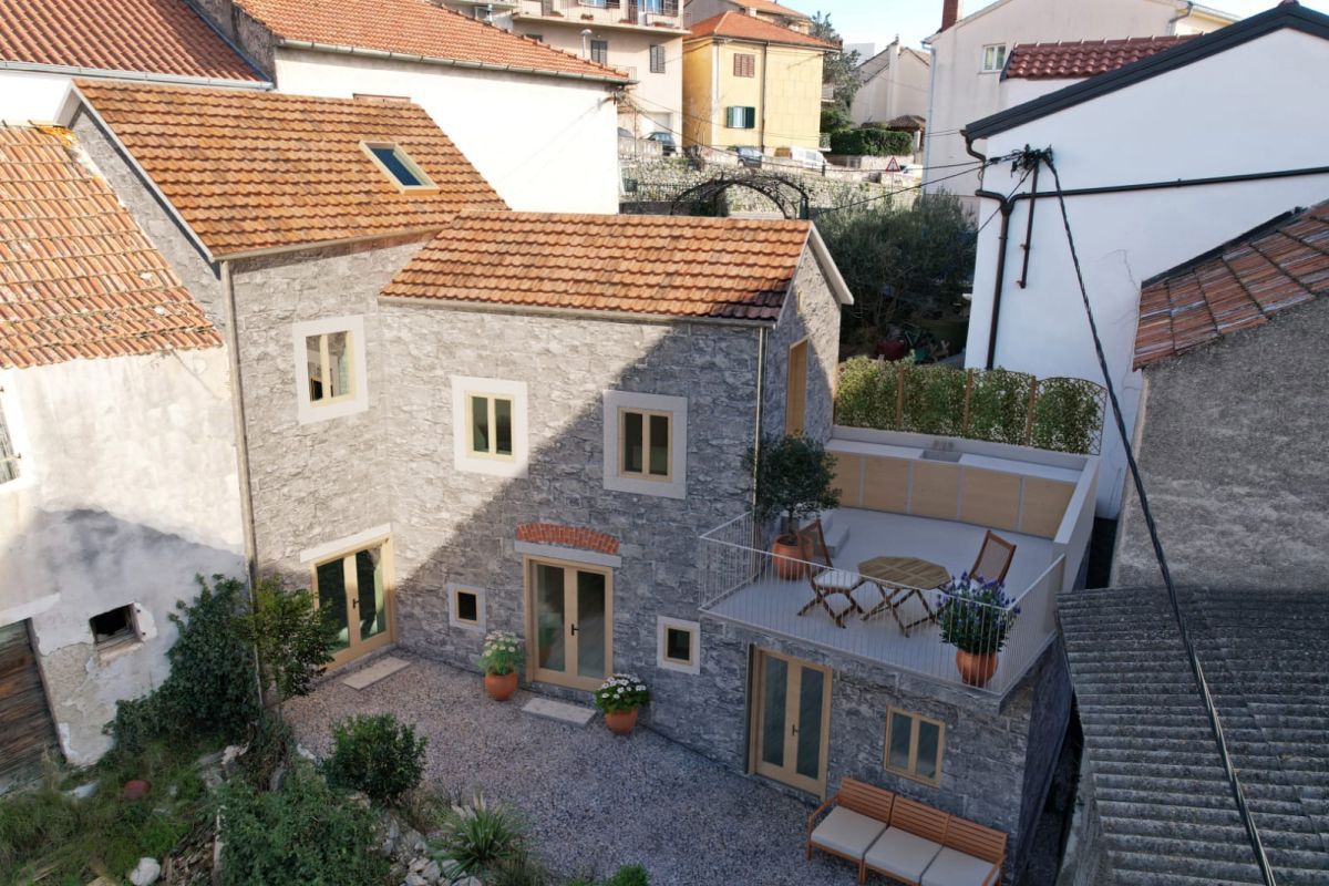 Casa in pietra dalmata da ristrutturare con progetto
