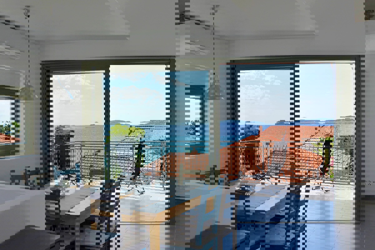 Grazioso appartamento su tre piani con vista mare