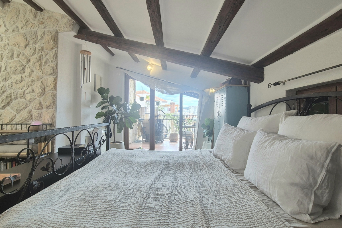 Casa in pietra in centro città con due unità abitative