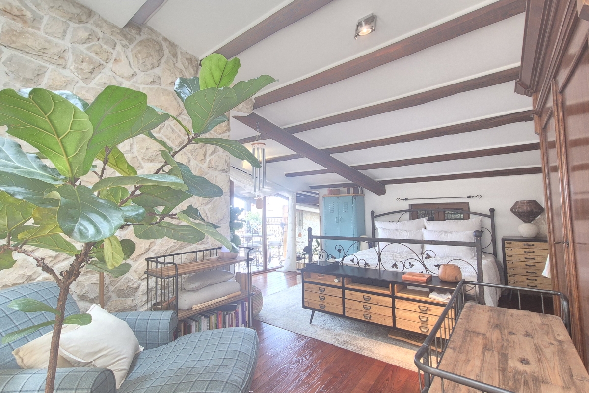 Casa in pietra in centro città con due unità abitative