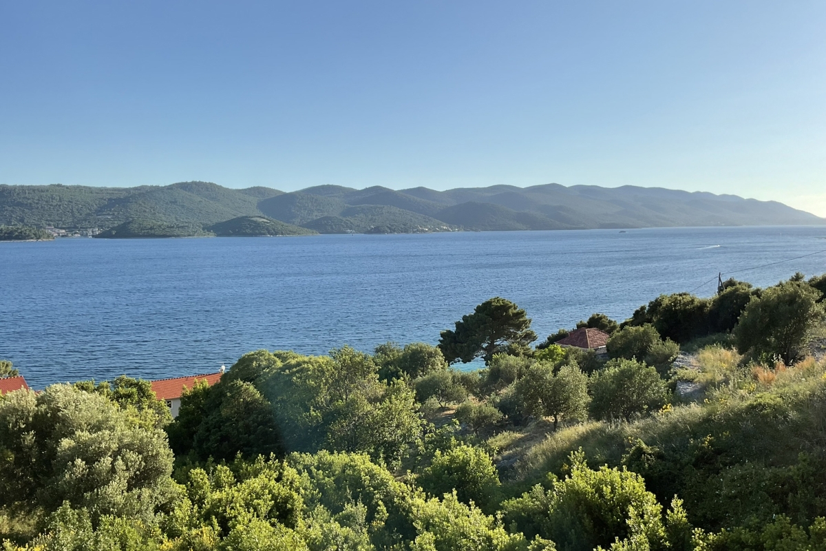 Villa moderna con piscina e vista mare