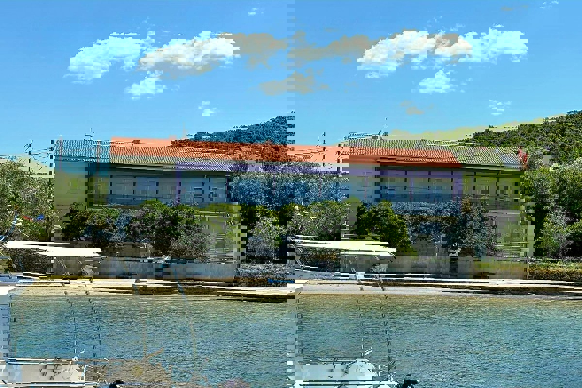 Palazzina in prima fila al mare