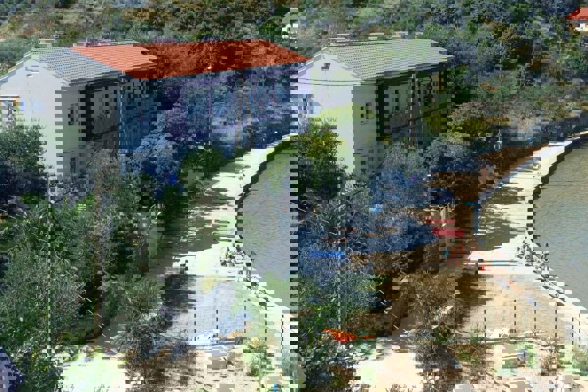 Palazzina in prima fila al mare