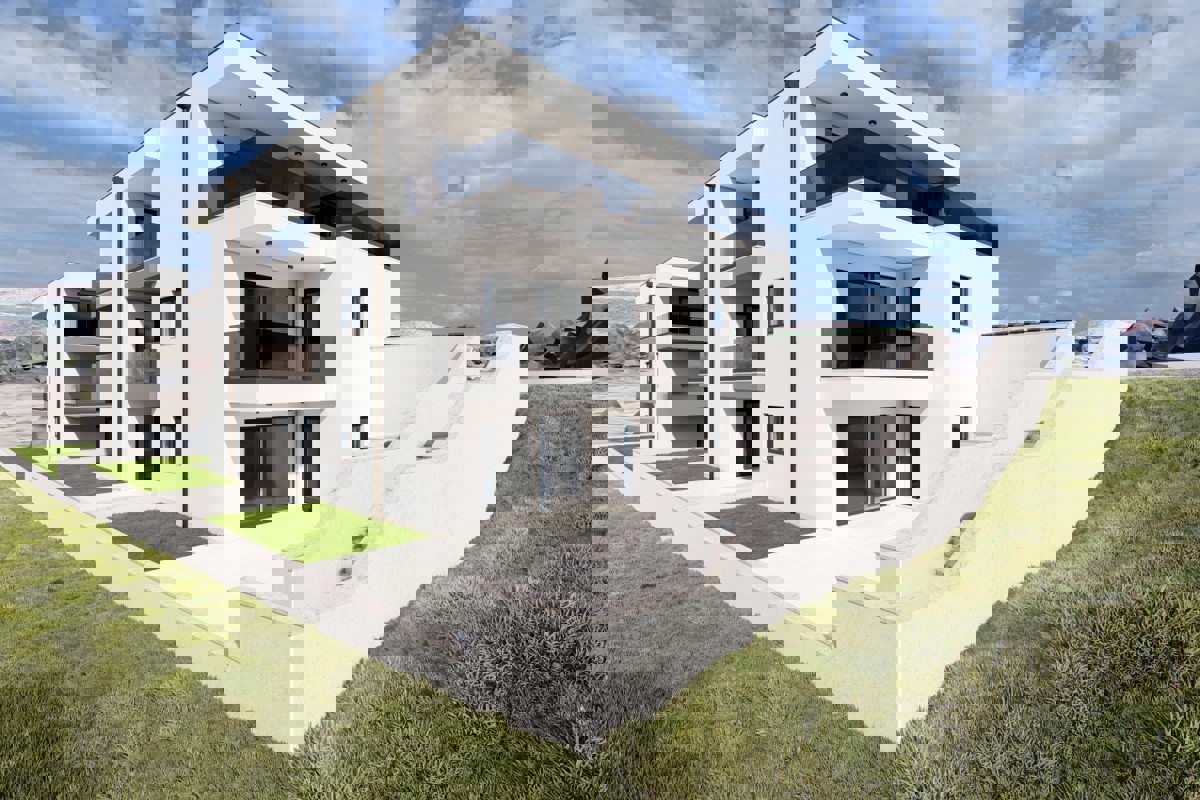 Appartamento con una camera da letto e balcone