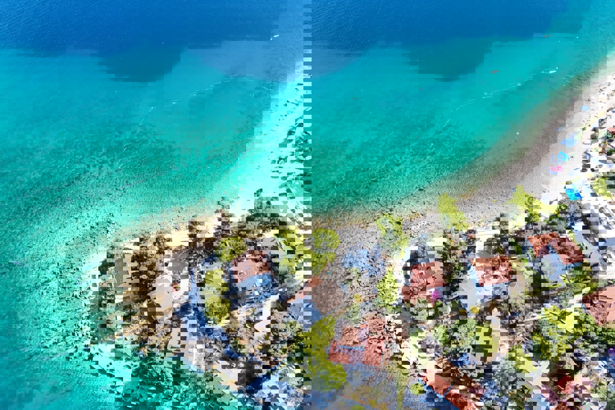 Terreno con permesso di costruire e vista mare aperta