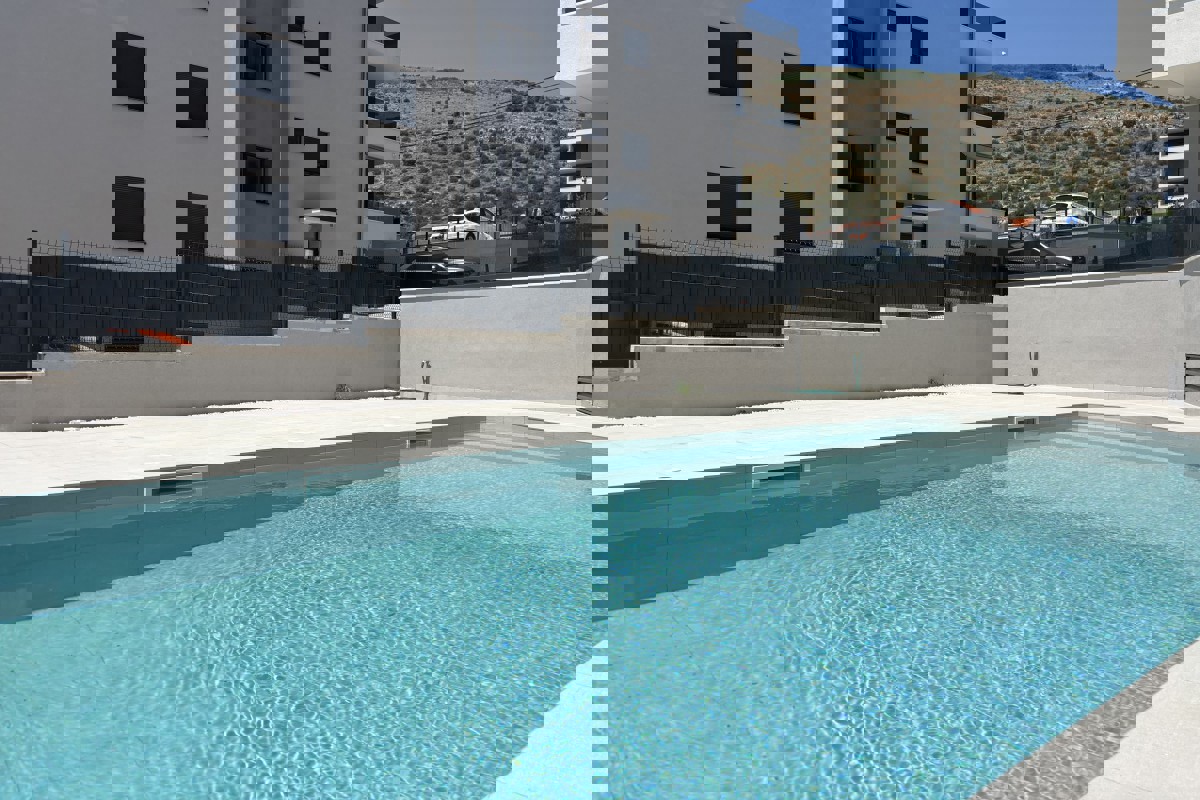 Lussuoso attico con vista mare