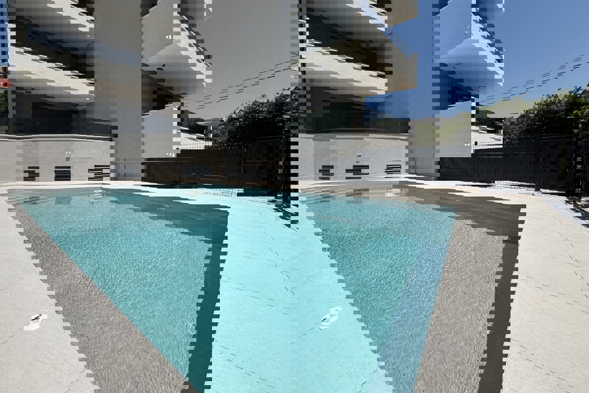 Lussuoso attico con vista mare