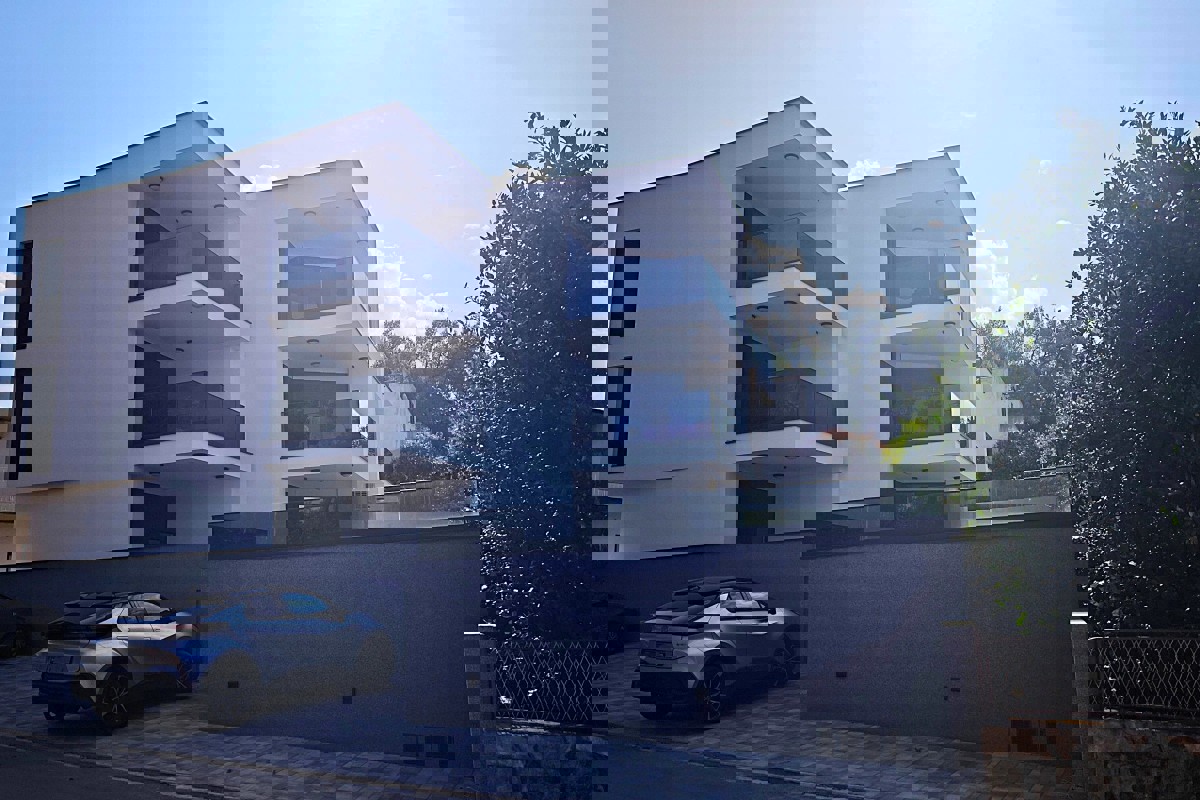 Nuova costruzione - appartamento in centro città con parcheggio, vicino al mare