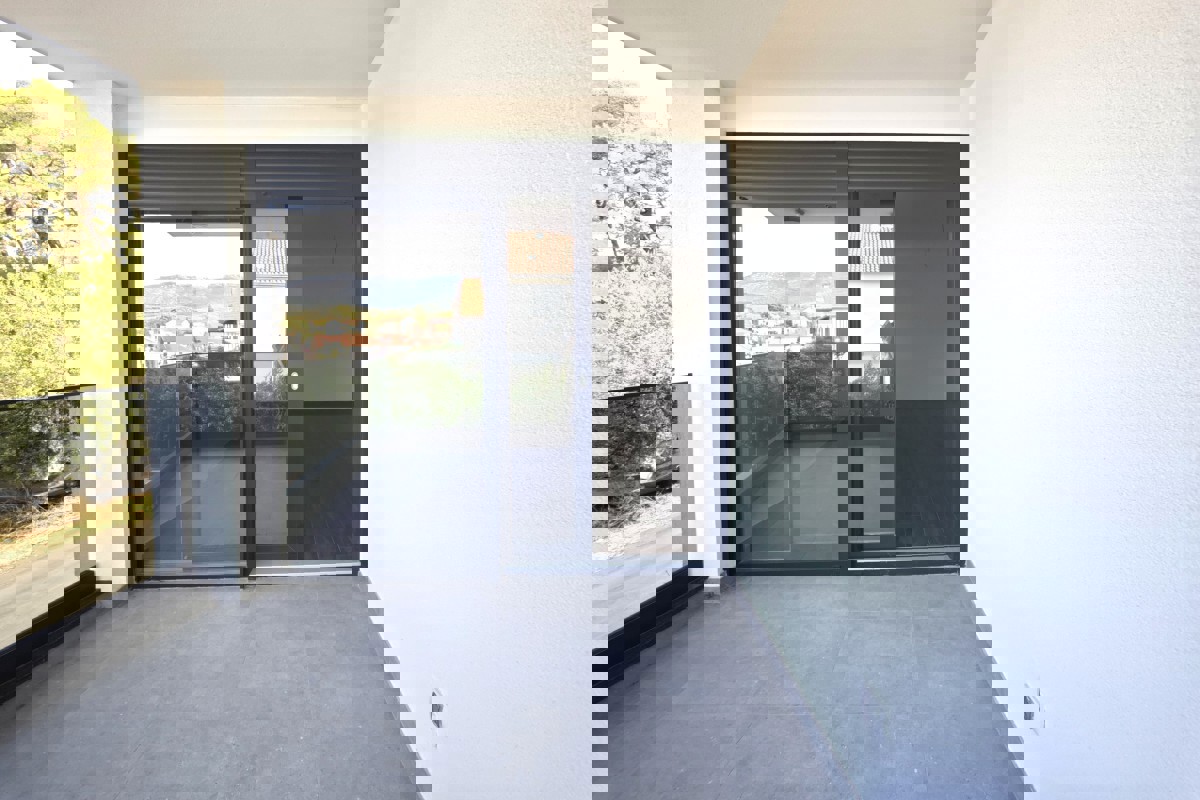 Nuova costruzione - appartamento in centro città con parcheggio, vicino al mare