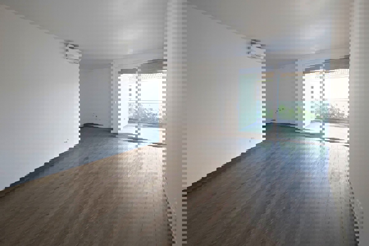 Nuova costruzione - appartamento in centro città con parcheggio, vicino al mare