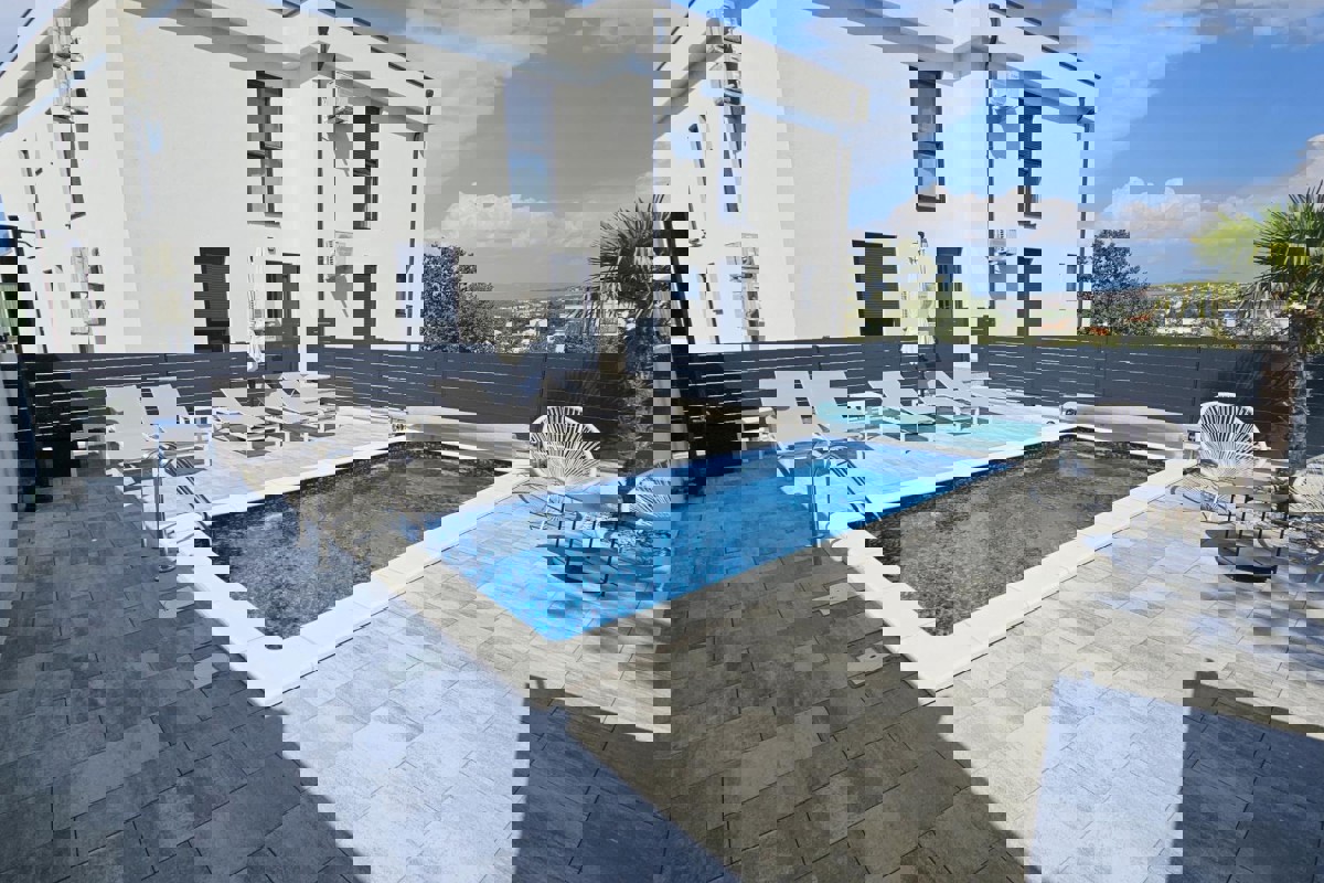 Appartamento di lusso con piscina