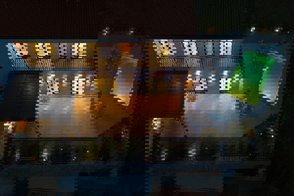 Villa bifamiliare con piscina e vista mare