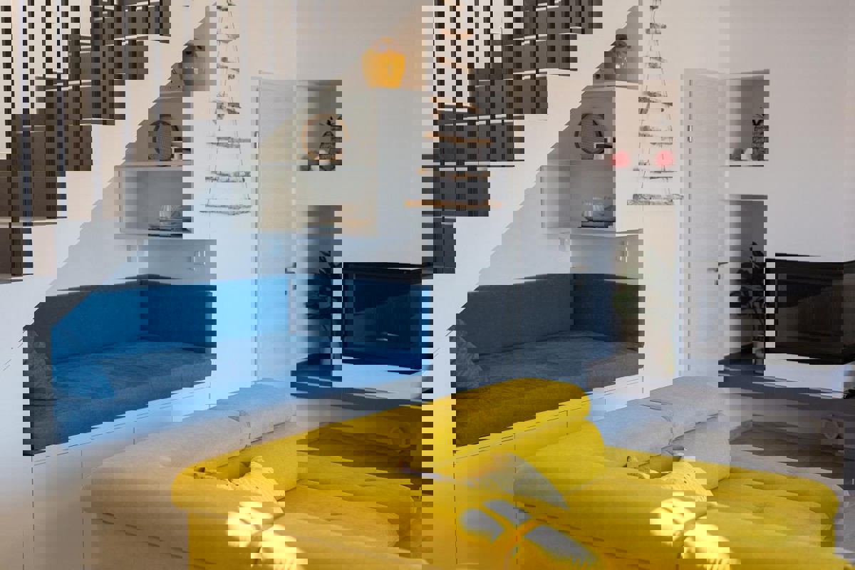 Villa bifamiliare con piscina e vista mare