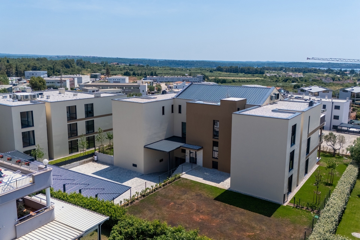 Splendido appartamento con ampio giardino e vista mare