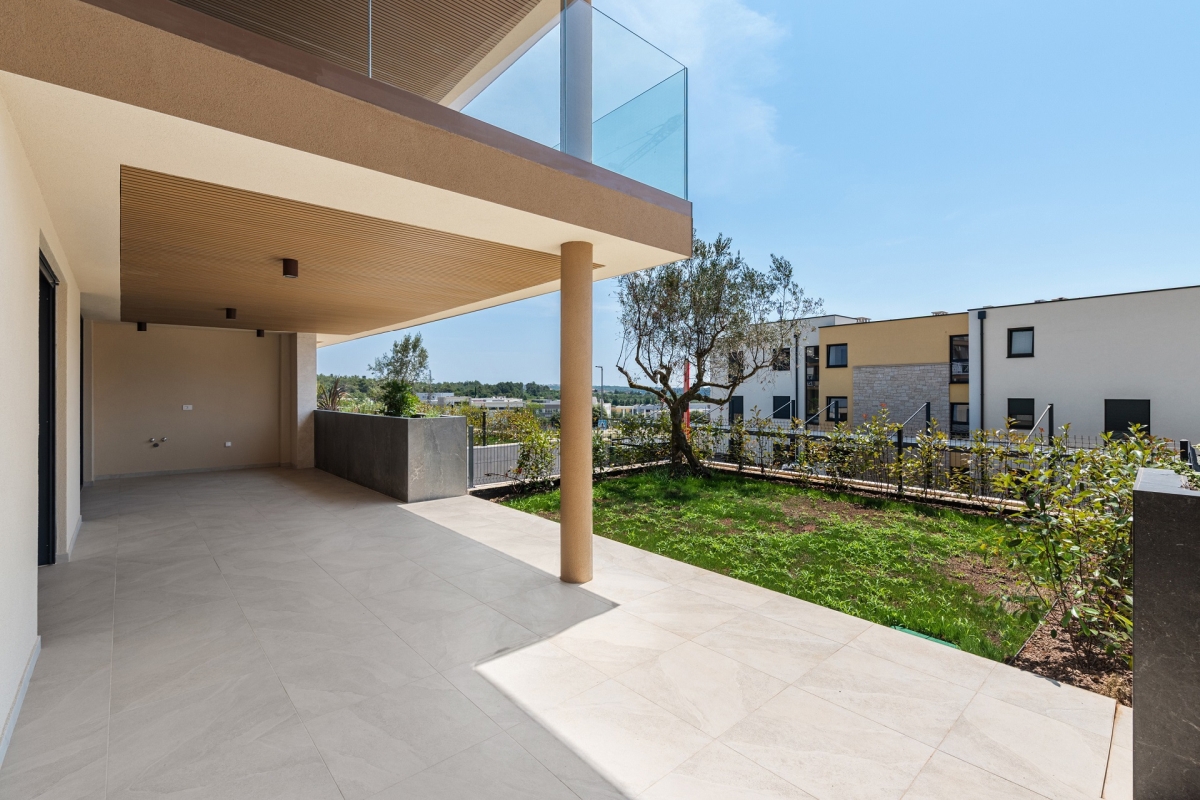 Splendido appartamento con ampio giardino e vista mare