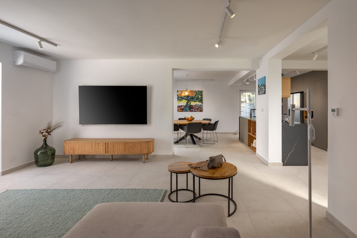 Villa in pietra con vista mare