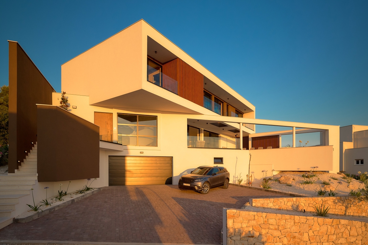Villa di lusso con vista panoramica sul mare e piscina a sfioro