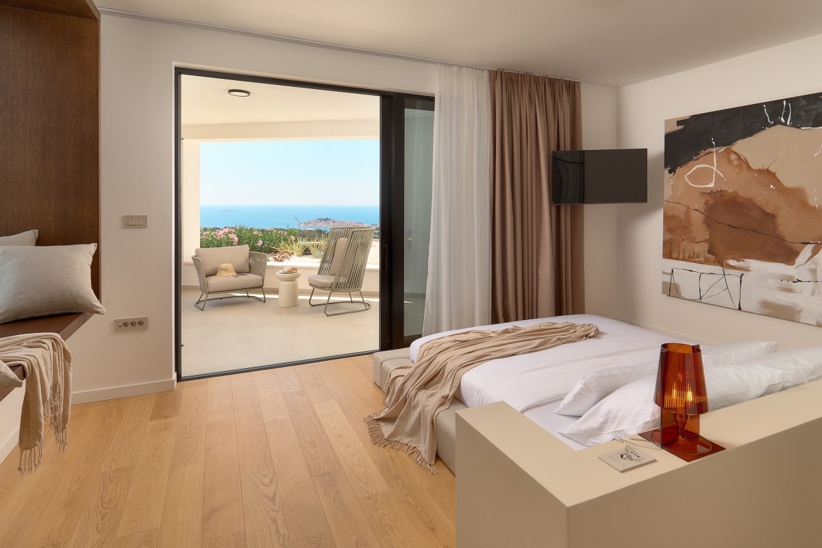 Villa di lusso con vista panoramica sul mare e piscina a sfioro