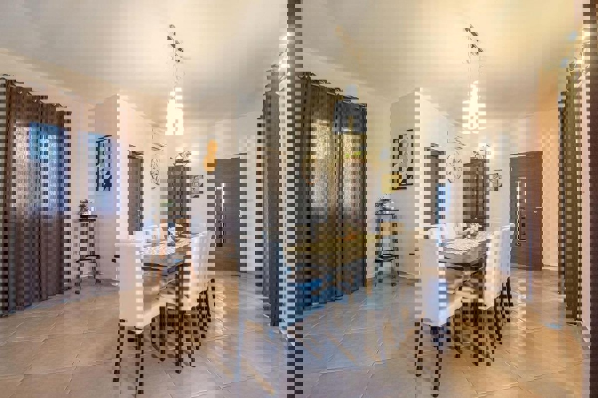 Villa moderna con piscina nell'Istria centrale