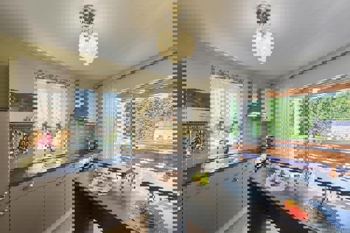 Villa moderna con piscina nell'Istria centrale