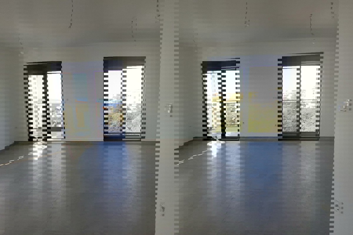 Ampio attico con vista mare aperta