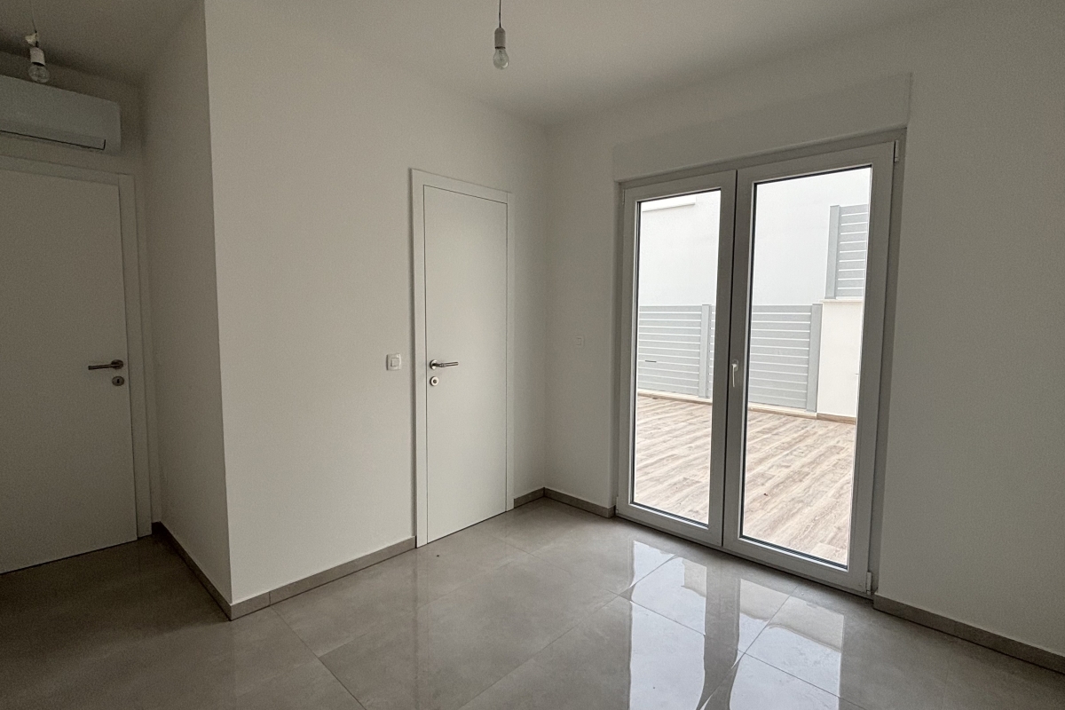 Moderno appartamento con due camere da letto e ampia terrazza