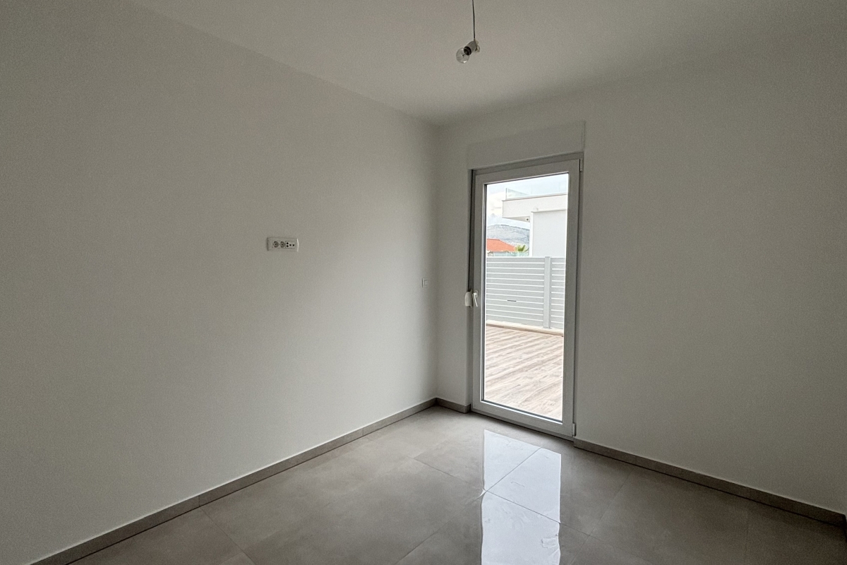 Moderno appartamento con due camere da letto e ampia terrazza