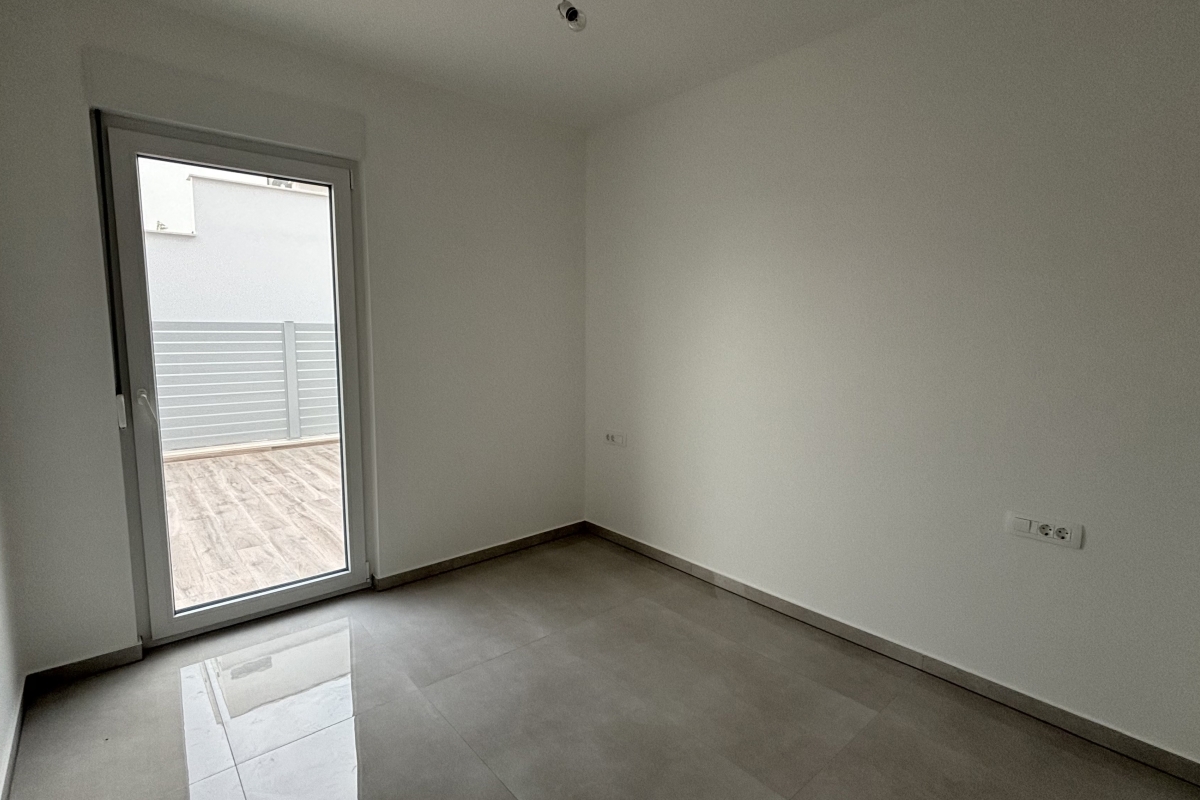 Moderno appartamento con due camere da letto e ampia terrazza