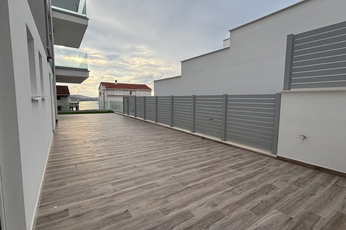 Moderno appartamento con due camere da letto e ampia terrazza