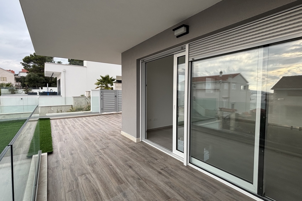 Moderno appartamento con due camere da letto e ampia terrazza