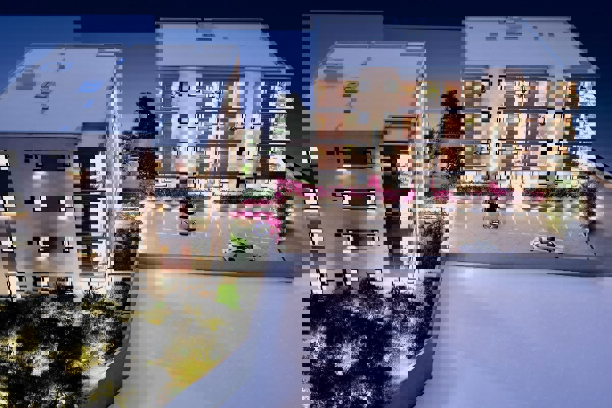 Appartamento con due camere da letto in un nuovo edificio con giardino