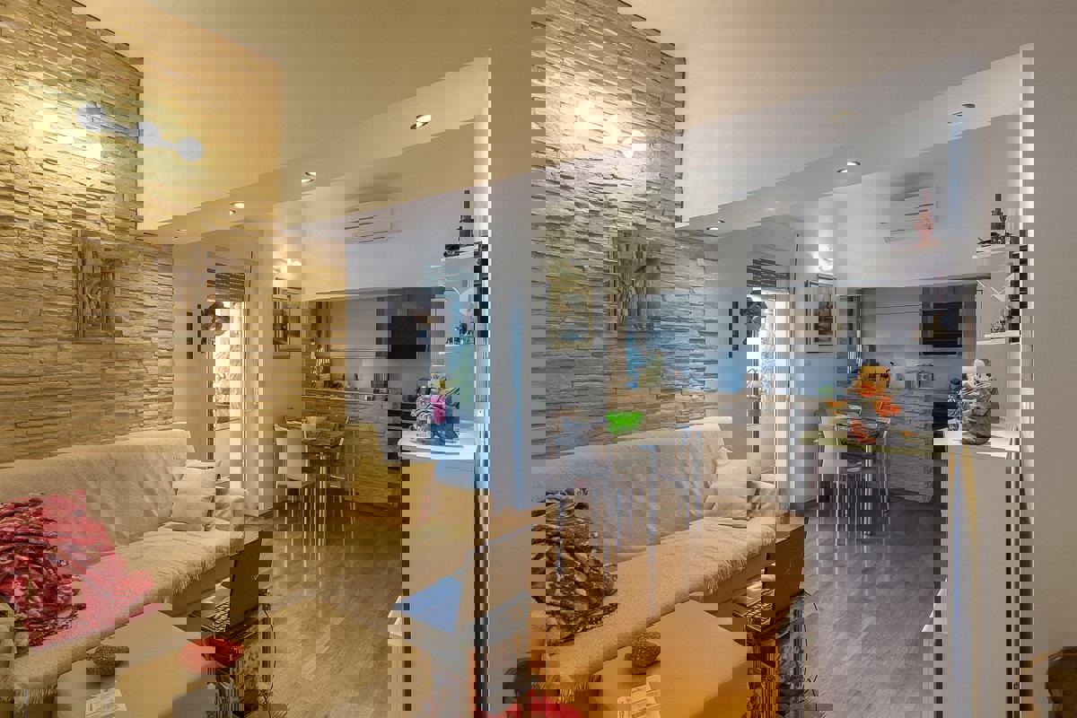 Casa bifamiliare con vista mare