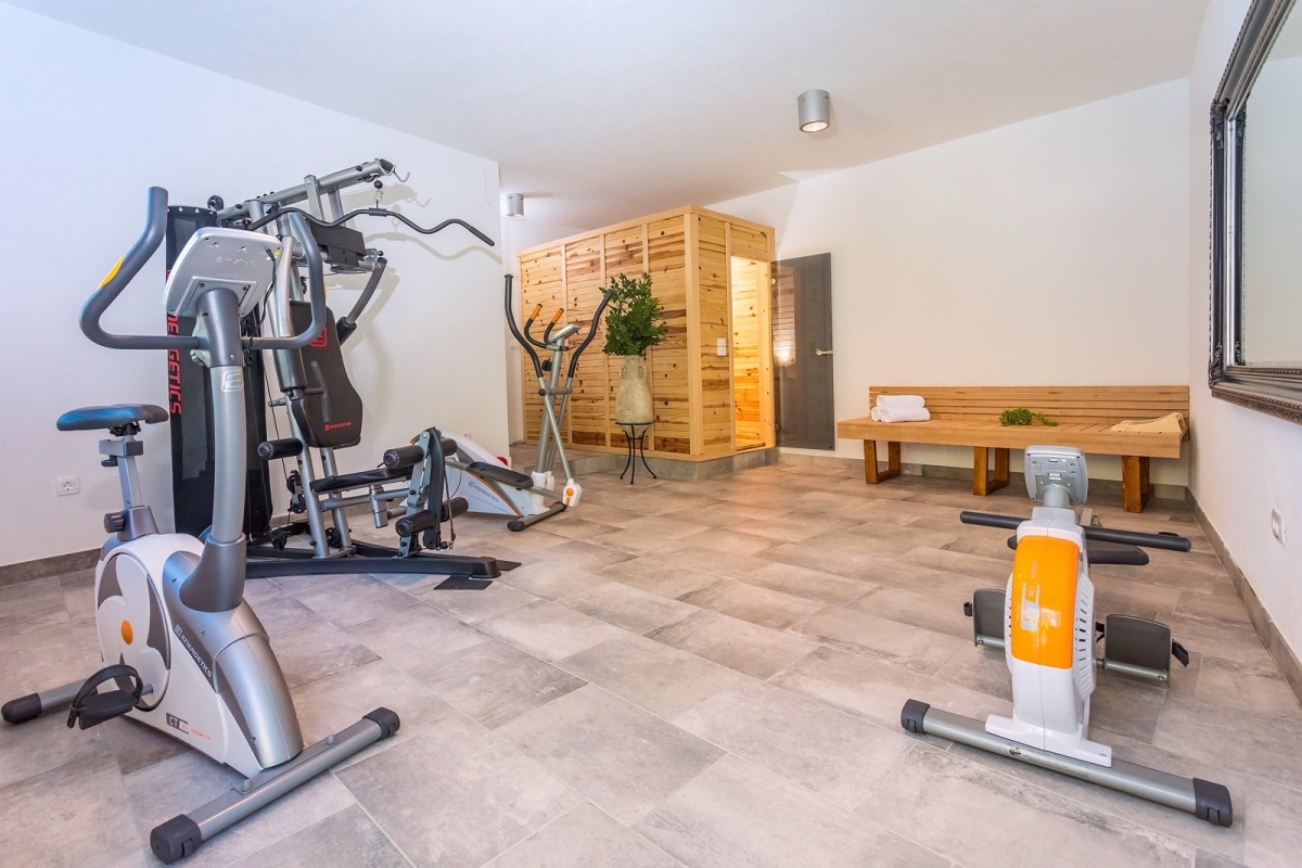 Villa con piscina e vista mare