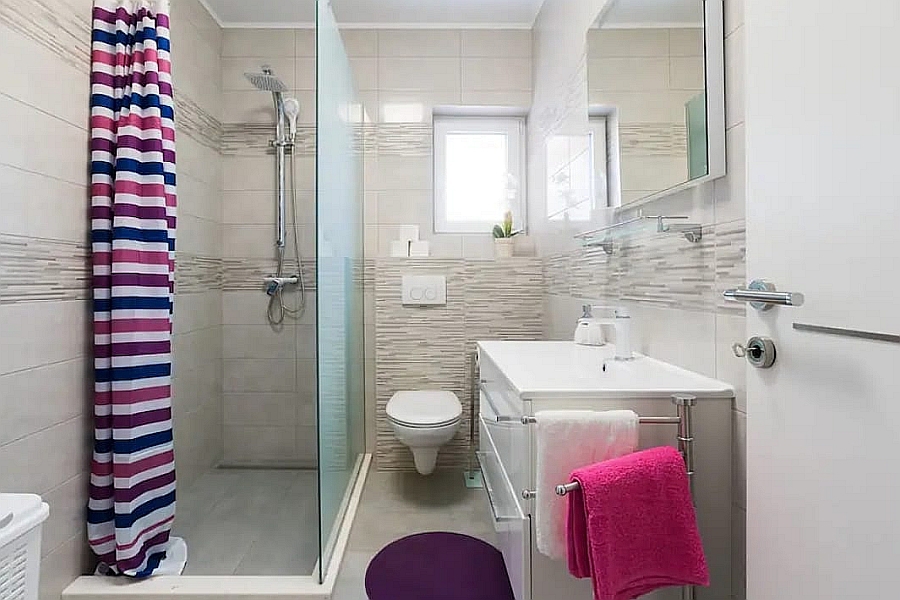 Casa a un piano con piscina vicino al centro città