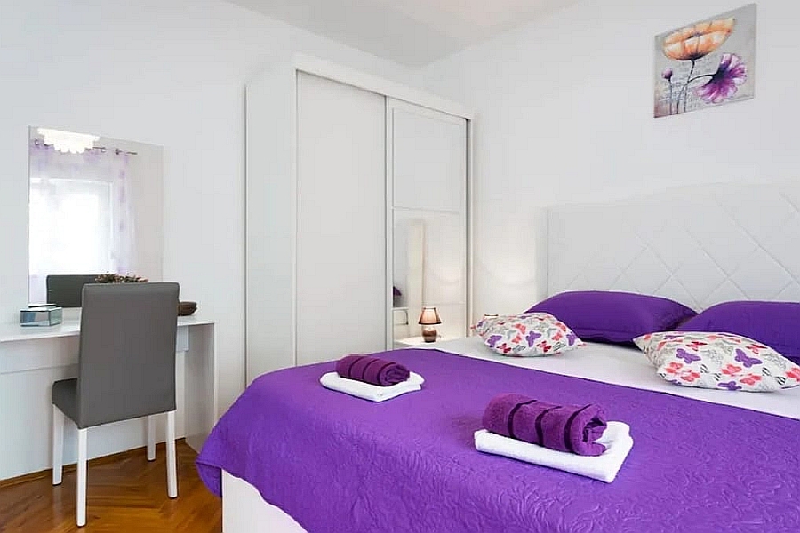 Casa a un piano con piscina vicino al centro città