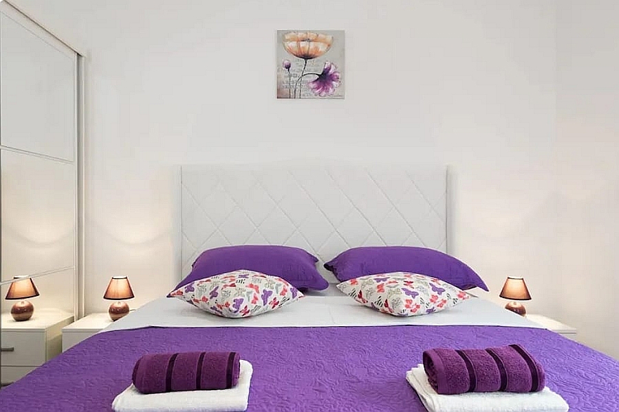 Casa a un piano con piscina vicino al centro città