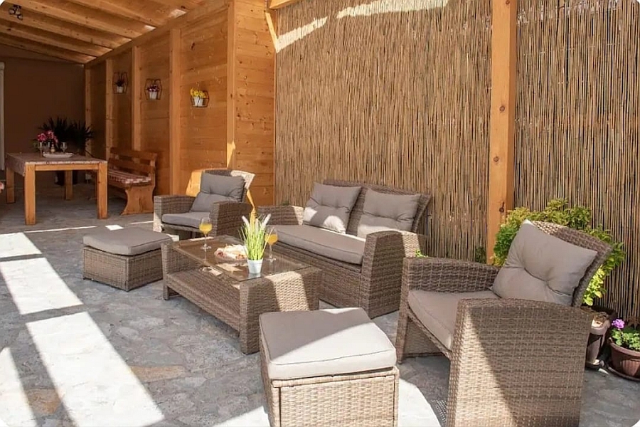 Casa a un piano con piscina vicino al centro città