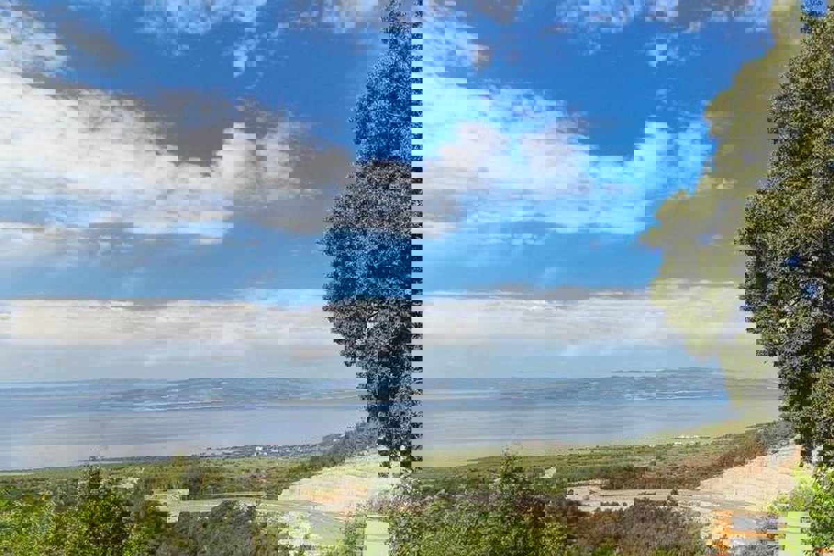 Casa da ristrutturare con vista mare aperta vicino al Parco Naturale del Biokovo