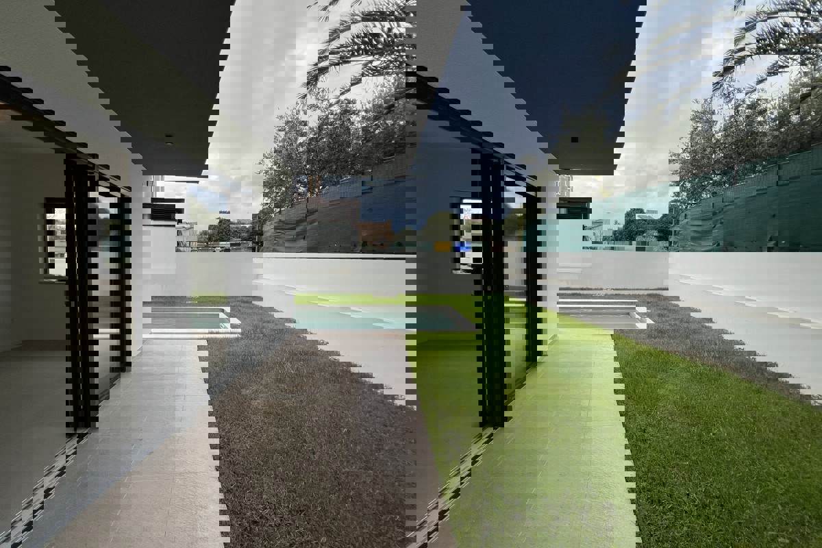 Appartamento di lusso con piscina privata e giardino accanto al Parco Naturale di Kamenjak