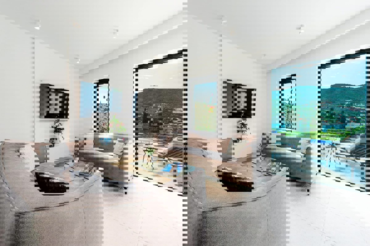 Villa di lusso vicino alla spiaggia con vista mare