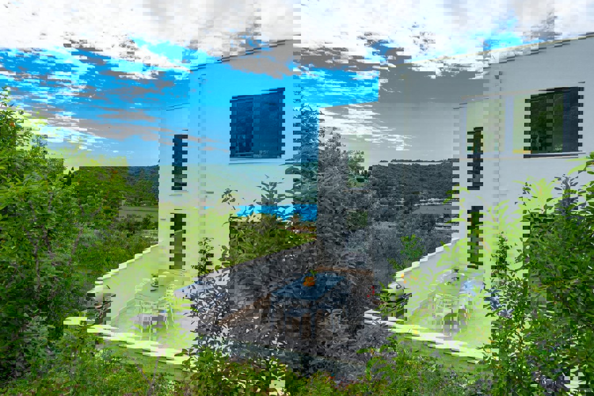 Villa di lusso vicino alla spiaggia con vista mare