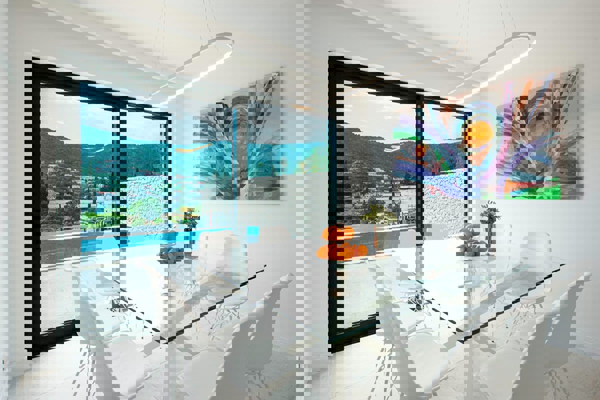 Villa di lusso vicino alla spiaggia con vista mare