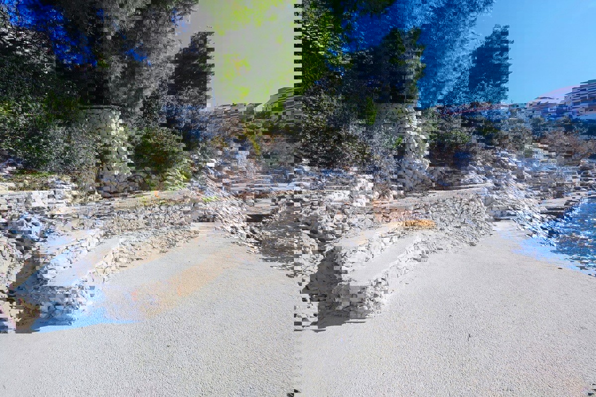 Palazzina con piscina e vista panoramica sul mare