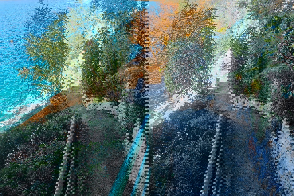 Palazzina con piscina e vista panoramica sul mare