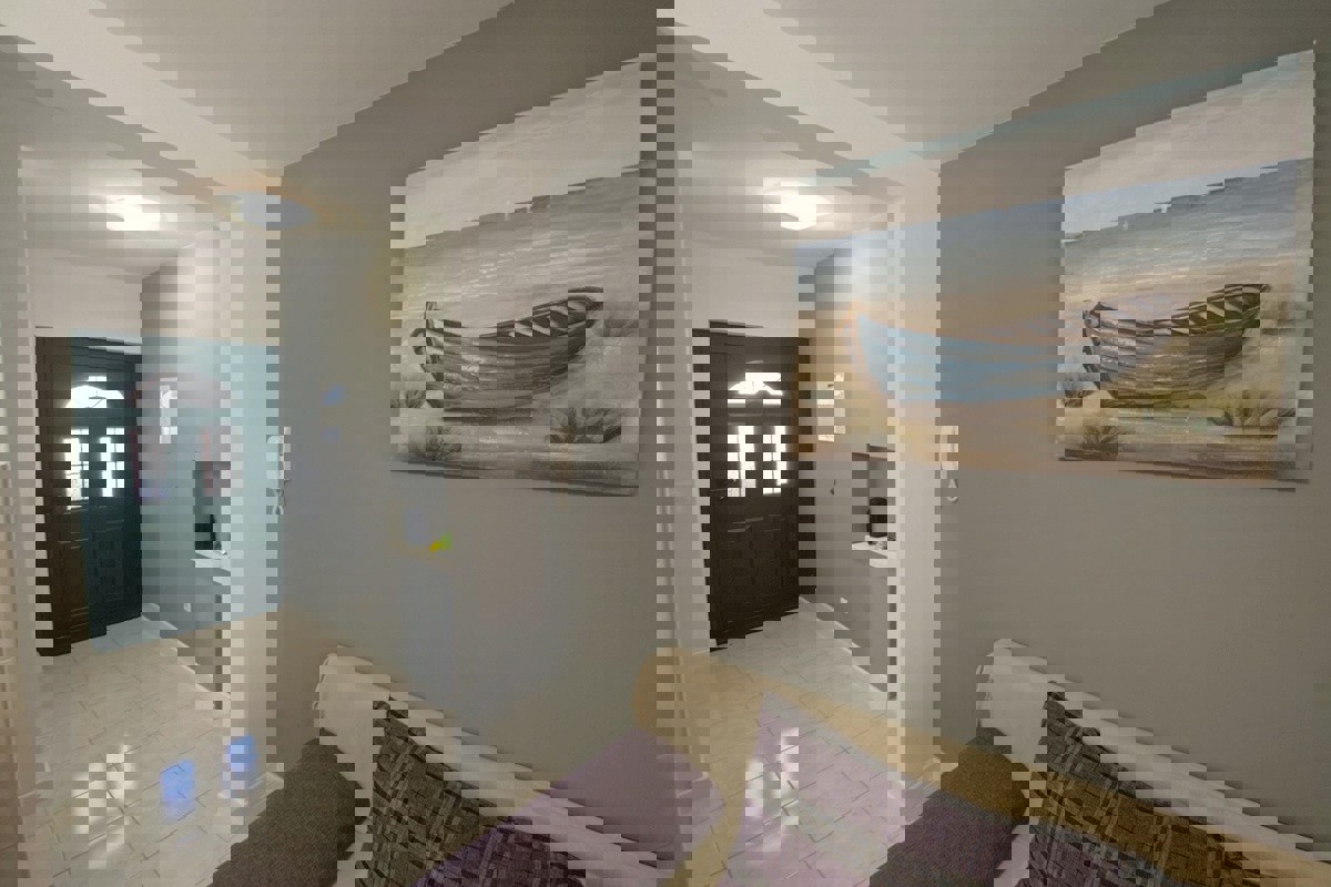 Palazzina con piscina e vista panoramica sul mare