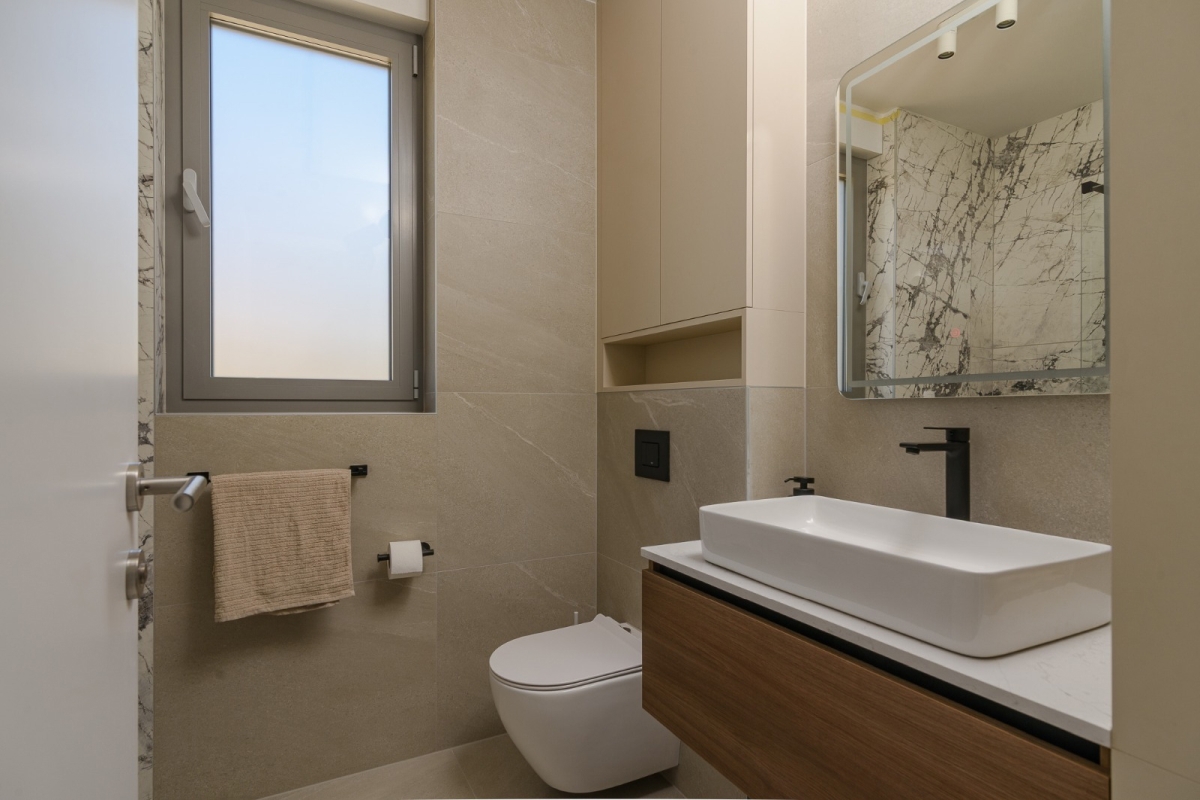 Attico su due piani con piscina e vista mare