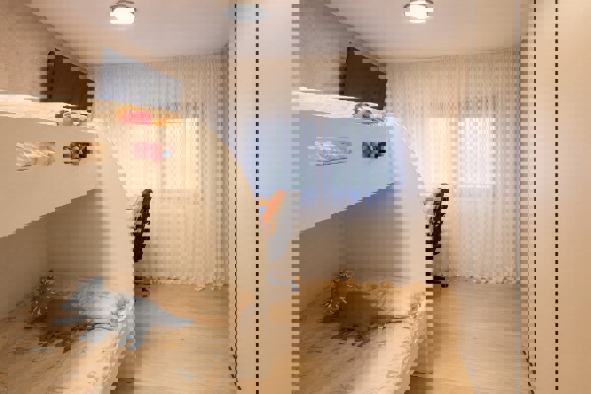 Ampio attico con vista mare aperta