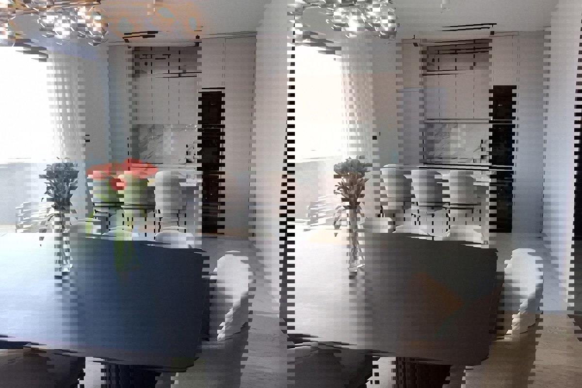 Ampio attico con vista mare aperta