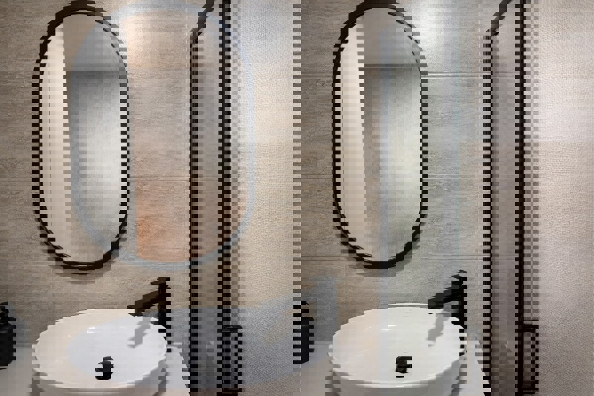 Ampio attico con vista mare aperta